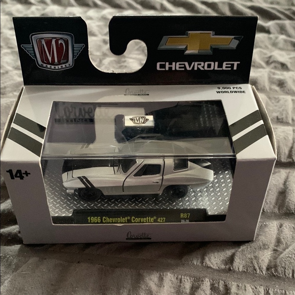 Chevrolet 1966 Corvette 427 Diecast Model